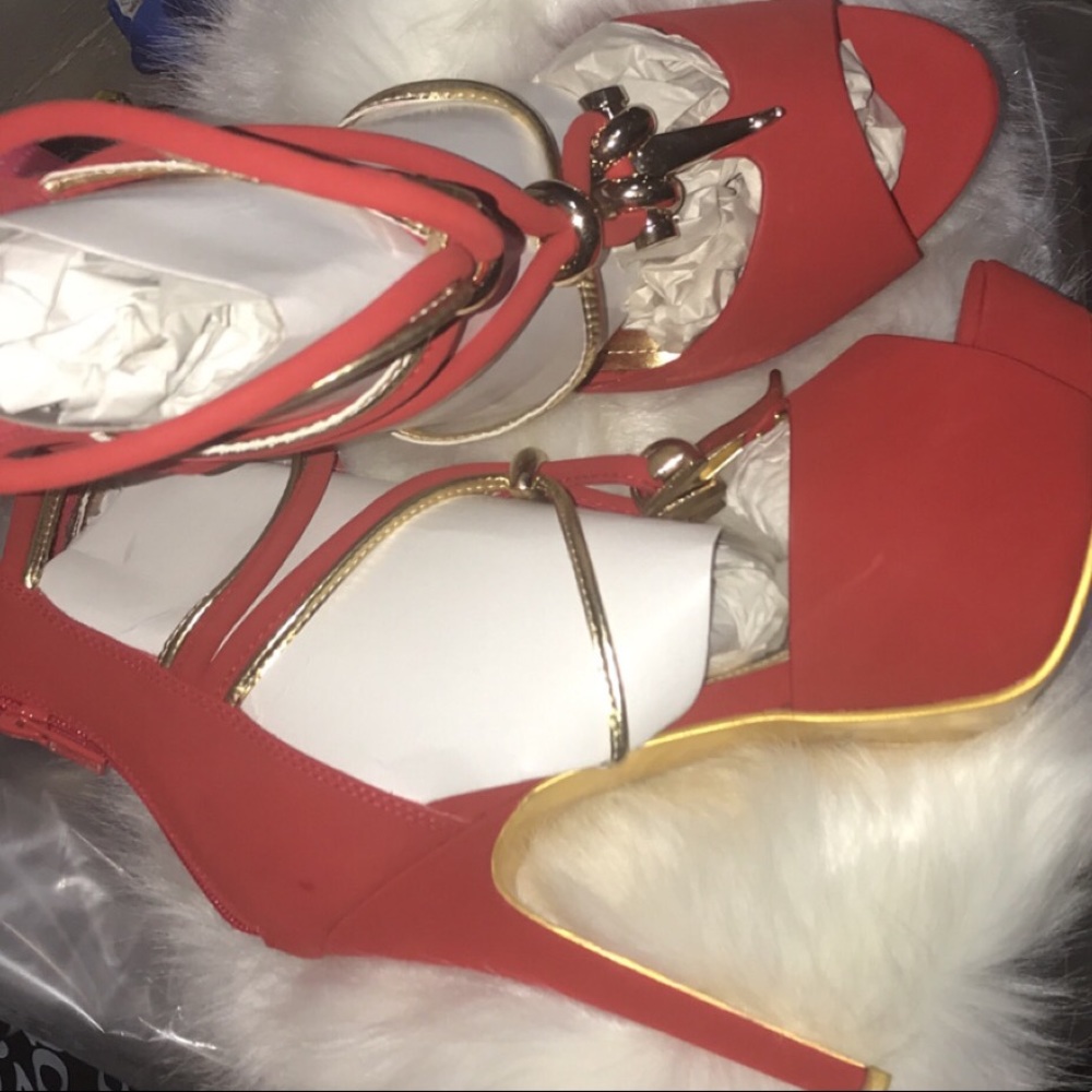 Brand new red 👠 peep toe platform bootie ❤️